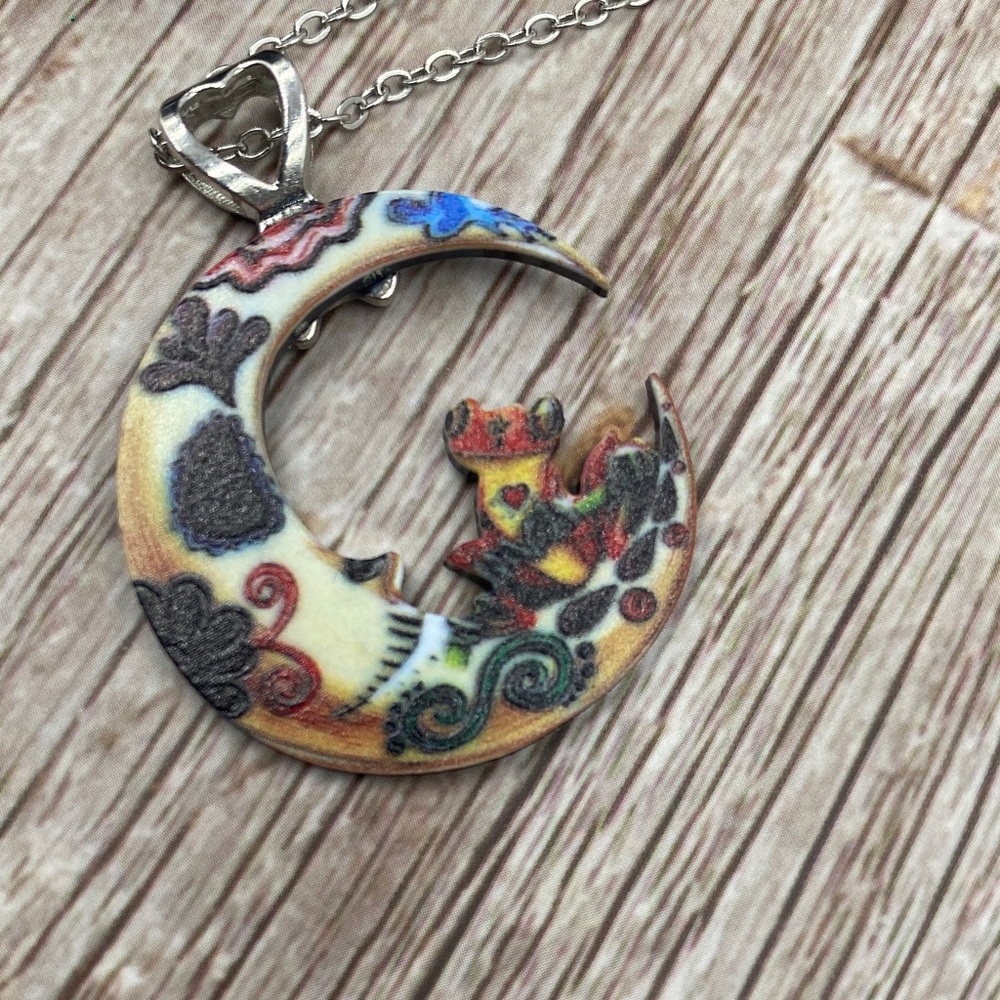 NWOT Retro Multicolor Frog & Moon Colorful Pendant Necklace